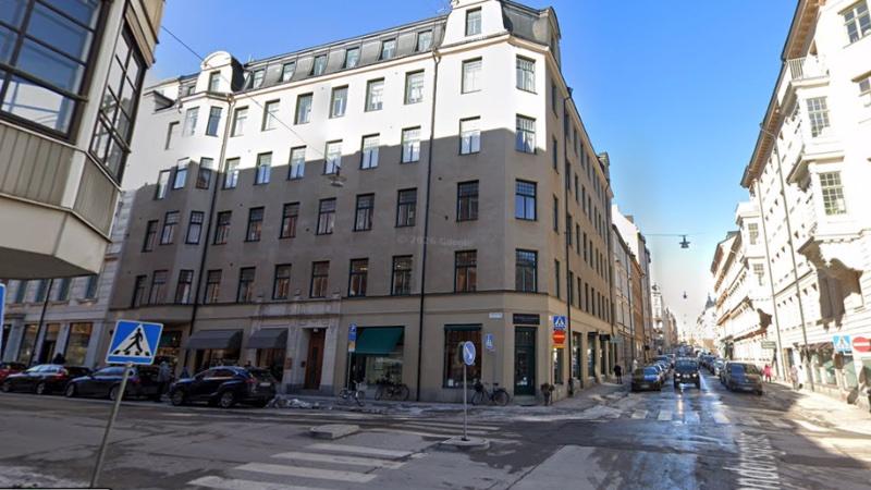 Får flytta in i Östermalmsfemma – efter 42 år i bostadskö