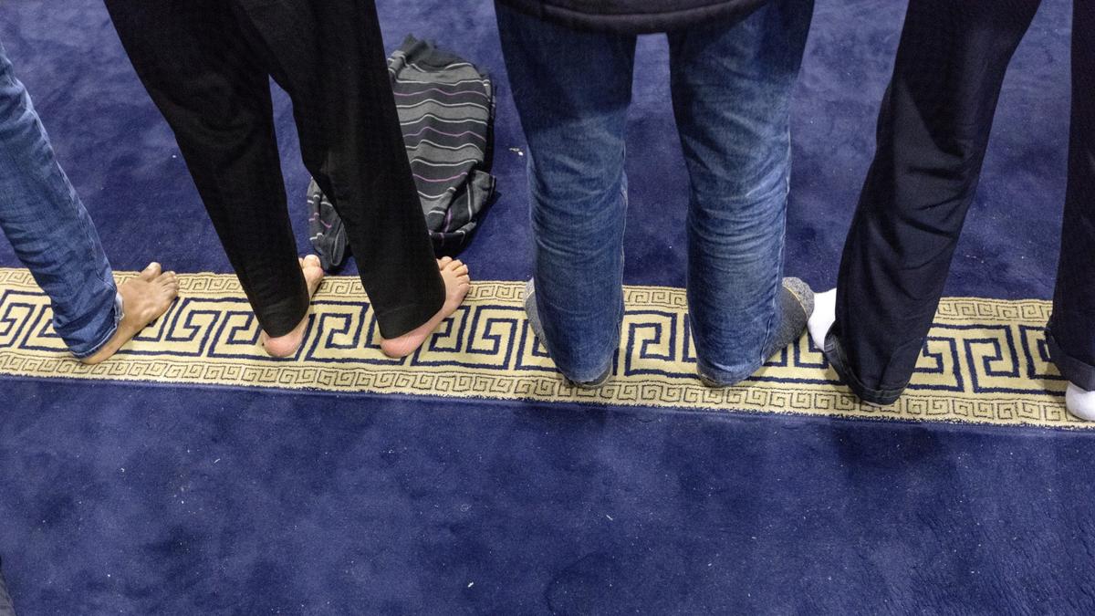 Expressen rapporterar att en imam i Kristianstad inför fullsatt moské uppmanat muslimer att hata icke-muslimer och anklagat judar för svartkonst. Förra året uppmanade han till död, fördrivning och fortsatt hat mot icke-muslimer.
#Kristianstad #SverigeNytt