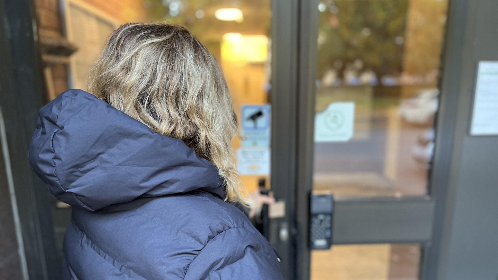 Hembesök hos kriminella – gör att fler vill lämna gängen - P4 Örebro