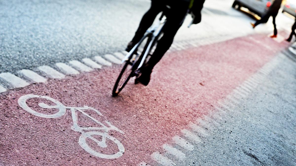 Riksdagen vill förbättra cykling. Regeringens åtgärder för att nå målet brister. Utvecklingen går åt fel håll. #cykling #trafik
